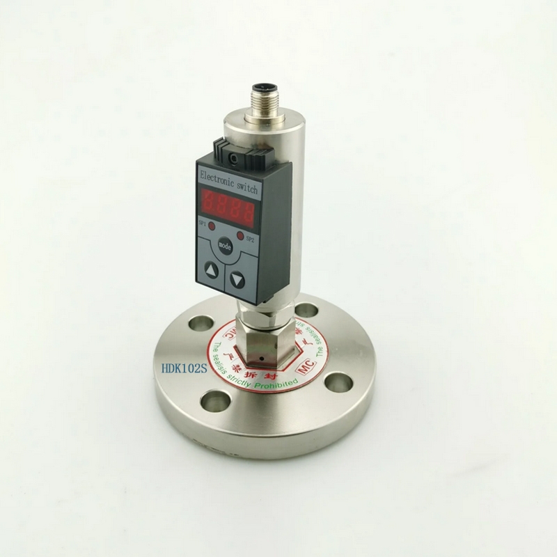 賀迪HDK102S智能數(shù)顯開關(guān)是用于水電，自來水，等行業(yè)進(jìn)行測量顯示和控制。